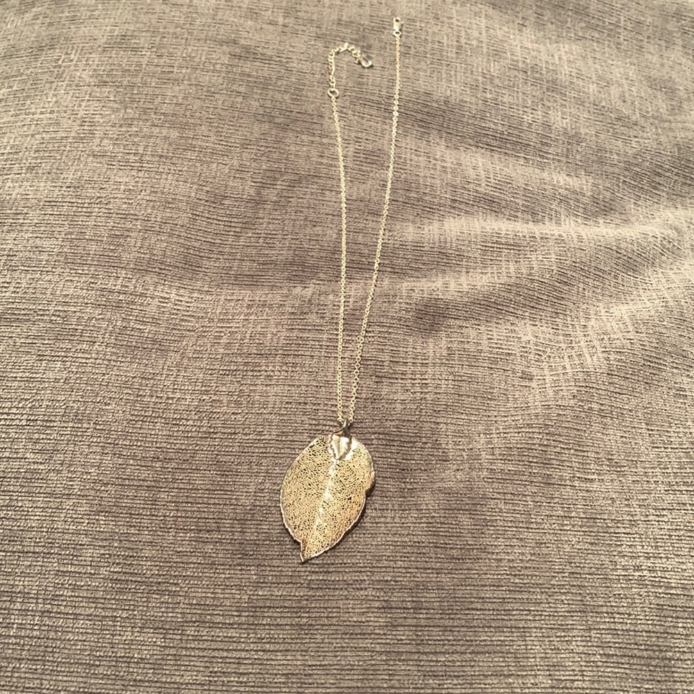 Leaf pendant silver necklace